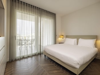 Deluxe Apartment, Annex Building