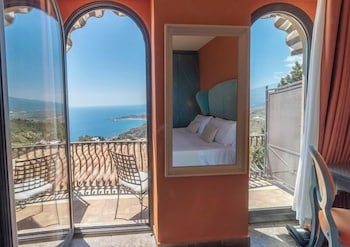 Superior Double Room, 1 Bedroom, Mountain View, Sea Facing