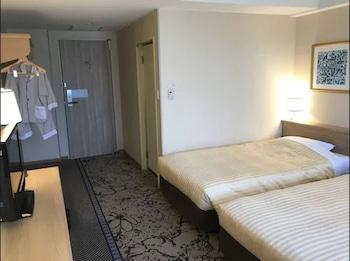 Twin Room (Symphony)