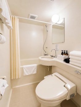 Twin Room, Smoking