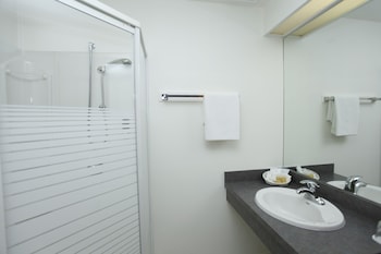 Standard Twin Room with shower
