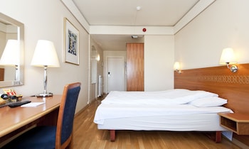 Standard Room, 1 Queen Bed, Non Smoking