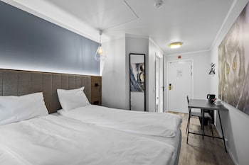 Room, 1 Queen Bed (Moderate)
