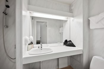 Room, 1 Queen Bed (Moderate)