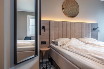 Room, 1 Queen Bed (Moderate)