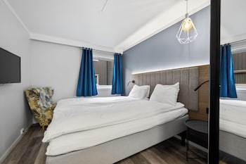Room, 1 Queen Bed (Moderate)