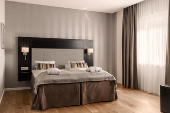 Junior Suite, 2 Twin Beds, Non Smoking
