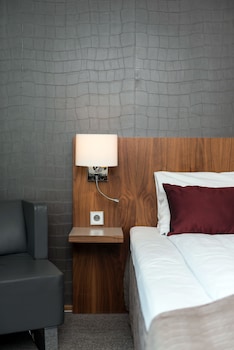 Family Room, Non Smoking (1 Double Bed + 2 Trundle Beds)