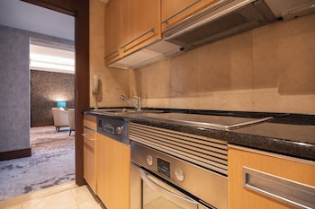 Suite, 1 King Bed (Prestige)