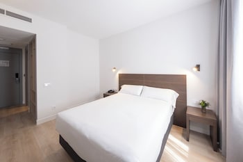 Standard Room, 1 Double or 2 Twin Beds