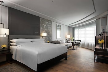 Room, 1 King Bed, Non Smoking, City View (Corner)