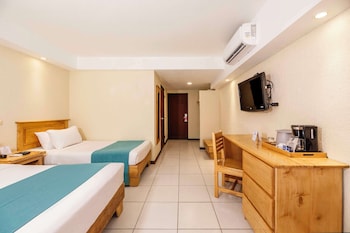 Standard Room, Multiple Beds, Accessible, Garden View