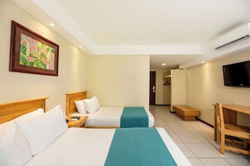 Standard Room, Multiple Beds, Accessible, Garden View