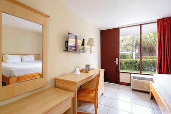 Standard Room, Multiple Beds, Non Smoking, Garden View