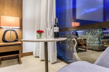 Family Room (View, 2 Adults + 2 Children)