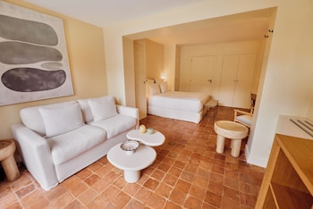 Junior Suite, 1 Queen Bed with Sofa bed
