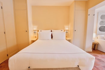 Junior Suite, 1 Queen Bed with Sofa bed