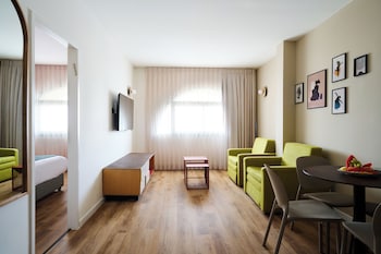 Family Suite, 1 Bedroom, City View