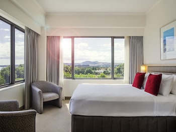 Junior Suite, 1 King Bed, Lake View