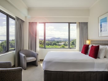 Junior Suite, 1 King Bed, Lake View