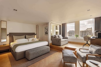 Royal Deluxe Studio, High Floor