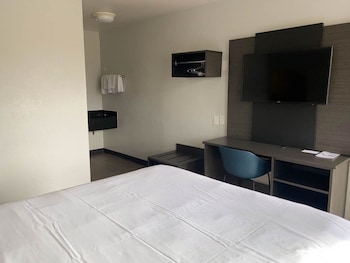 Deluxe Room, 2 Double Beds, Non Smoking, Refrigerator & Microwave