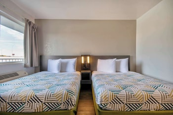 Deluxe Room, 2 Double Beds, Non Smoking, Refrigerator & Microwave