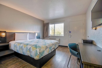 Standard Room, 1 Queen Bed, Non Smoking