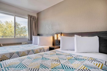 Deluxe Room, 2 Double Beds, Non Smoking, Refrigerator & Microwave