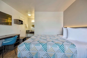 Standard Room, 1 Queen Bed, Non Smoking