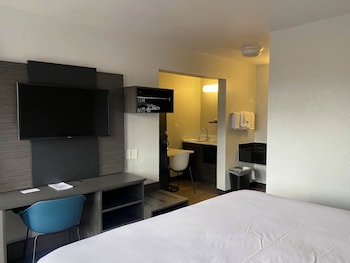Deluxe Room, 1 Double Bed, Non Smoking, Refrigerator & Microwave