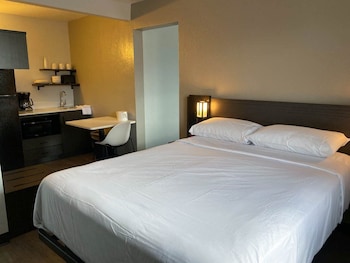 Deluxe Room, 1 Double Bed, Non Smoking, Refrigerator & Microwave
