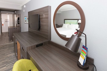 Family Room, 2 Queen Beds, Non Smoking (Beach Side)