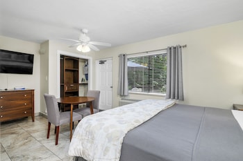 Room, 1 King Bed, Kitchenette