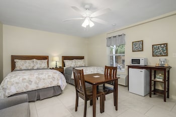 Room, 2 Double Beds, Poolside