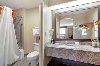 Standard Room, 2 Queen Beds, Accessible, Bathtub (Exterior)
