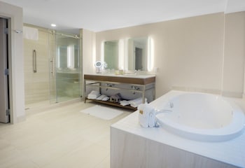 Executive Suite, 1 King Bed