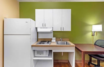 Room, 1 Queen Bed, Non Smoking, Kitchen