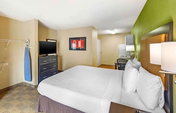 Room, 1 King Bed, Mobility Accessible, Non Smoking (Roll-In Shower, Kitchen)