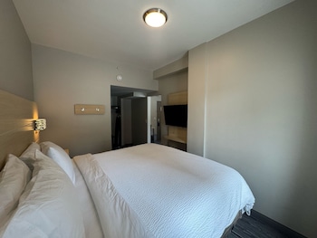 Suite, 1 King Bed