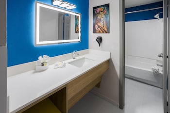 Deluxe Room, 1 King Bed, Non Smoking