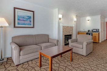 Standard Room, 1 King Bed, Non Smoking, Balcony (Larger Room)