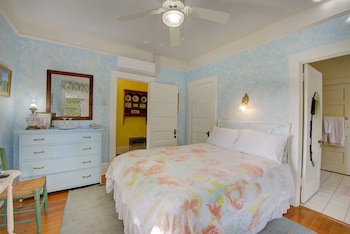 Room, Private Bathroom (Meadowlark)