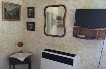 Room, Private Bathroom (Mockingbird)