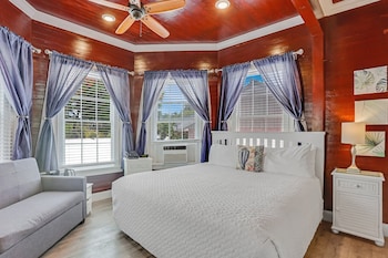 Deluxe King Room (Not Pet Friendly)