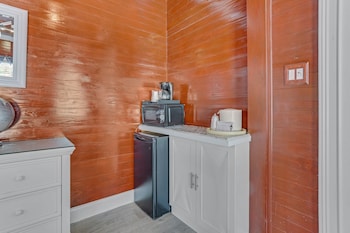 Deluxe King Room (Not Pet Friendly)