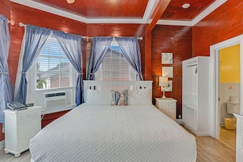 Deluxe King Room (Not Pet Friendly)