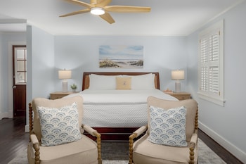 Room (​Hibiscus)