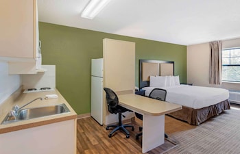 Studio, 1 King Bed, Non Smoking