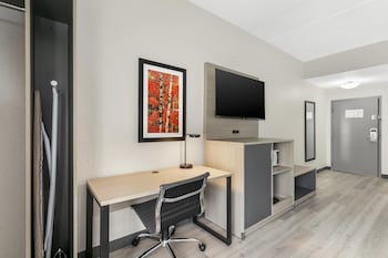 Standard Room, 1 King Bed, Non Smoking, Refrigerator & Microwave